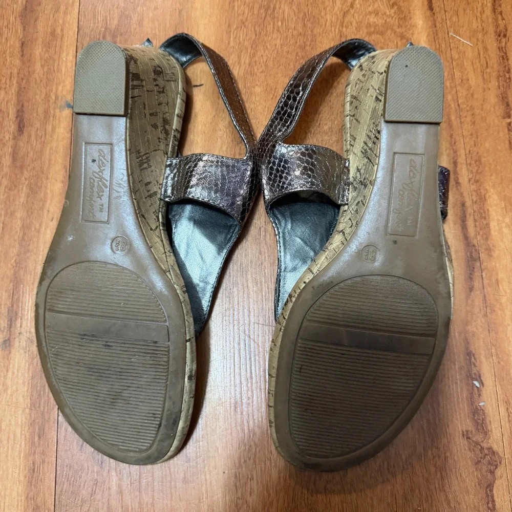 Dexflex Comfort Wedge Sandals Womens 8.5 Metallic Pewter Jewel T-Strap Cork Heel